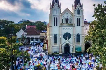 Carmelites host Muslims for Eid prayers