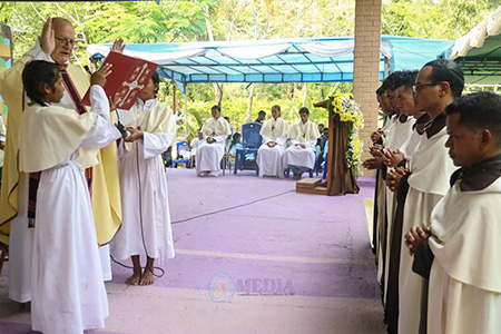 Crowds gather for Solemn Vows